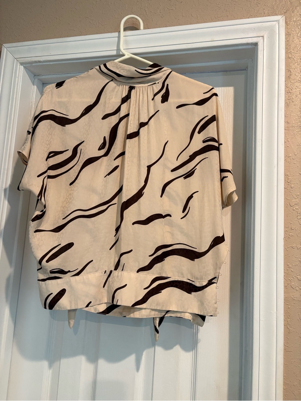 Nine West Cream Short Sleeve Blouse with Brown Abstract Stripes